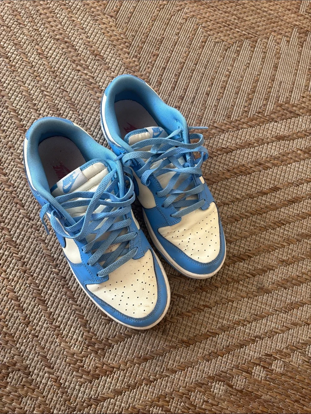 Nike Low-Top Sneakers in White and Light Blue